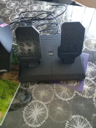 Volante Logitech para PC y Videoconsola