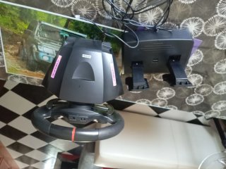 Volante Logitech para PC y Videoconsola