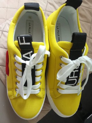 Scarpe donna gialle con cuore rosso