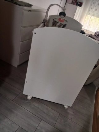 Cuna blanca con ruedas