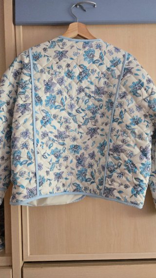 Chaqueta acolchada floral