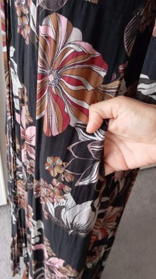 Vestido largo floral de  Zara.