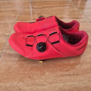Zapatillas Shimano RC3 Rojas Talla 39 + Calas