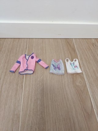 Barbie con vestiti e accessori