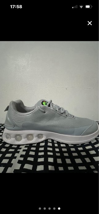 Zapatillas Nike Grises y Blancas