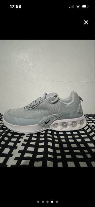Zapatillas Nike Grises y Blancas