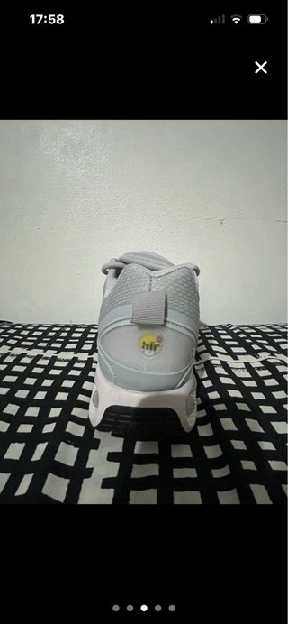 Zapatillas Nike Grises y Blancas