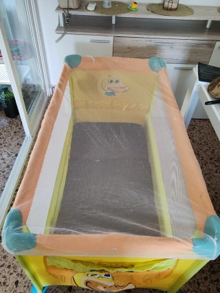 Cuna de viaje con colchón y mosquitera