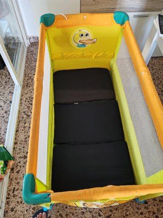 Cuna de viaje con colchón y mosquitera