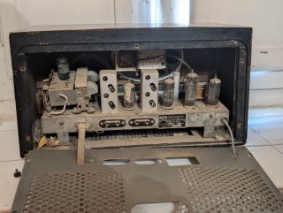 Radio Tungsram Venus ¡Con polvo de época!