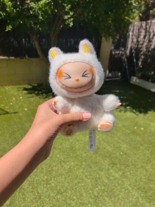 Labubu blanco peluche