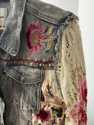 Chaqueta Desigual bordada talla 38