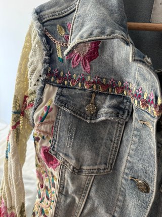 Chaqueta Desigual bordada talla 38
