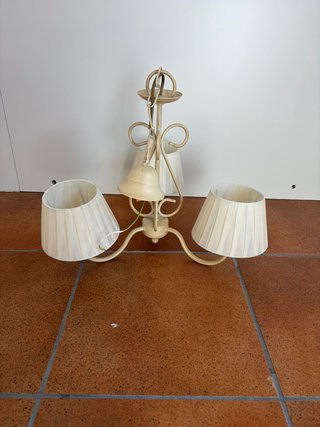 Lámpara beige envejecido 3 tulipas