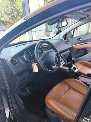 Peugeot 5008 2012