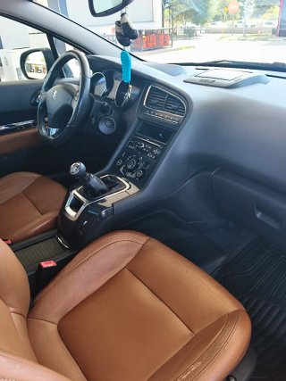 Peugeot 5008 2012