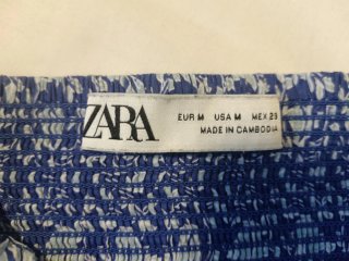 Vestido Zara floral azul y blanco talla M