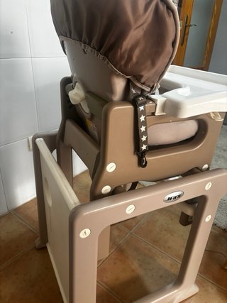 Trona Jané convertible en mesa y silla