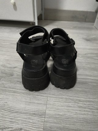 Sandalias negras de plataforma de Bosanova