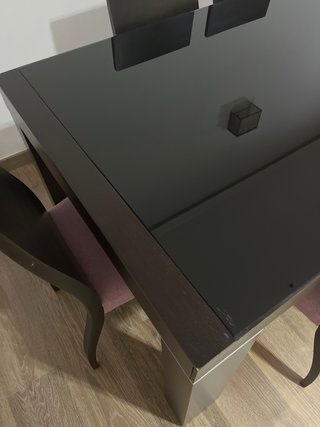 Mesa comedor y 6 sillas oscuras