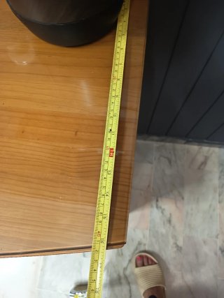 Escritorio de madera con cajones