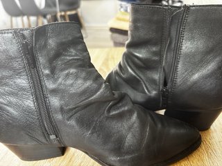 Botines piel negros talla 38