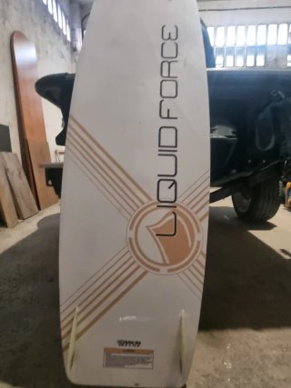 Tabla Wakeboard Liquid Force y kitesurf