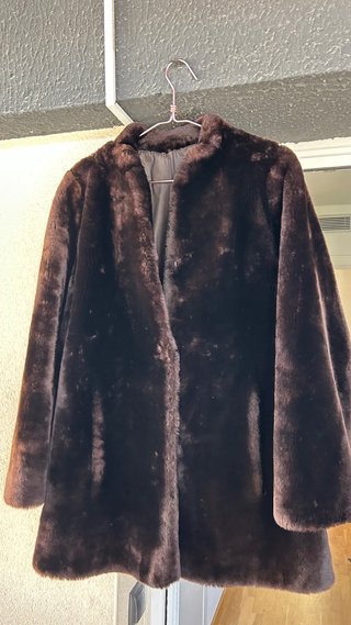 Chaquetón de pelo marrón