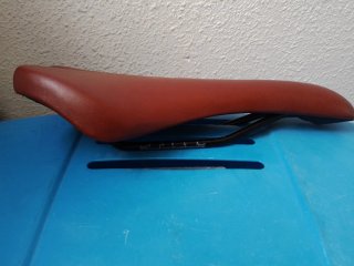 Sillín de bicicleta marrón nuevo28×13,5cm