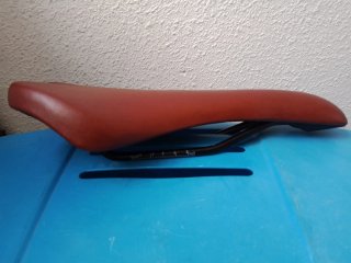 Sillín de bicicleta marrón nuevo28×13,5cm