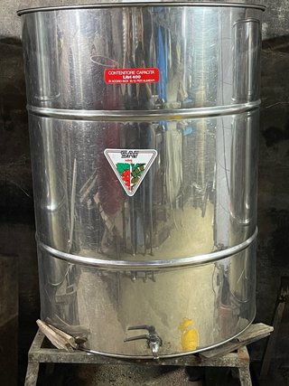 Cubas Inox, Estrujadora y Carretillo Sulfatadora