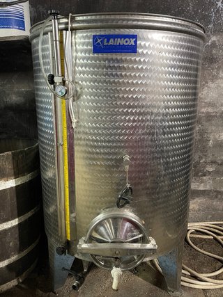 Cubas Inox, Estrujadora y Carretillo Sulfatadora