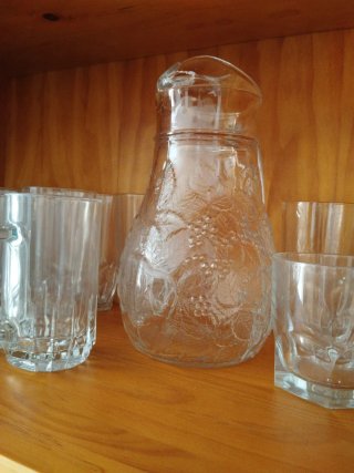 Juego de vasos altos y jarras