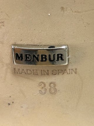 Zapatos de tacón piel Menbur negros T. 38