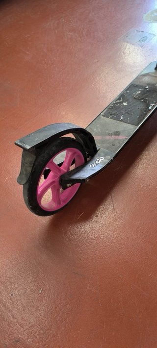 Patinete rosa y negro