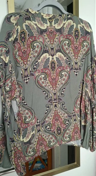 Blusa estampada con volante