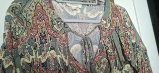 Blusa estampada con volante