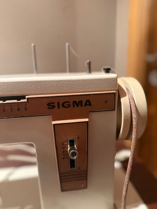 Mueble Sigma con Máquina de Coser