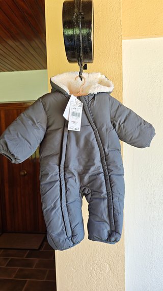 Buzo nieve bebé gris Mango 3-6m con etiqueta