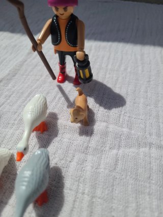Lote 37. Playmobil Gansos y Pastor