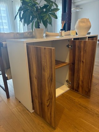 Mueble recibidor blanco y madera