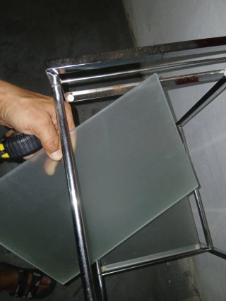Estante organizador de cristal y metal
