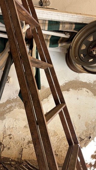 Escalera de hierro antigua
