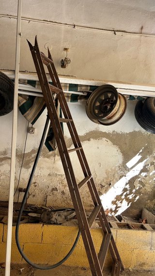 Escalera de hierro antigua
