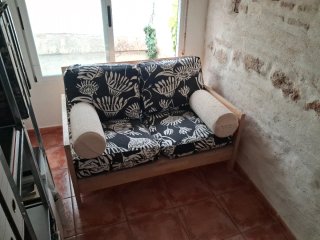 Sofá 2 plazas tela y madera