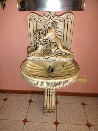 Fuente de piedra decorativa