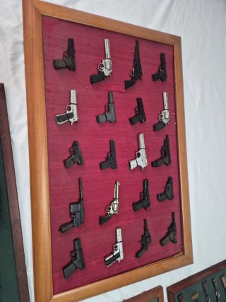 Colección Miniaturas Armas y Navaja