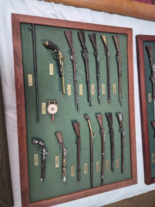 Colección Miniaturas Armas y Navaja