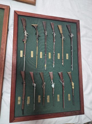 Colección Miniaturas Armas y Navaja