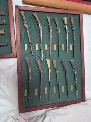 Colección Miniaturas Armas y Navaja